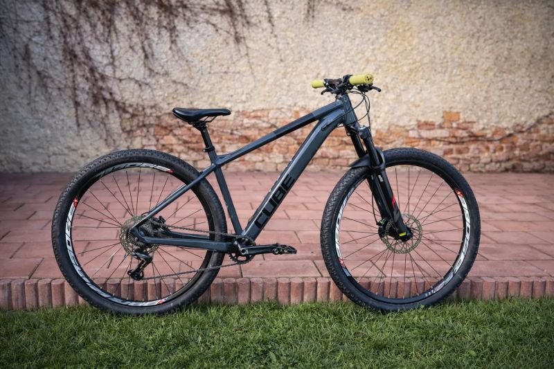 Prodám horské kolo Cube vel. M, 29" kola - poskládáno na zakázku - váha 12 kg