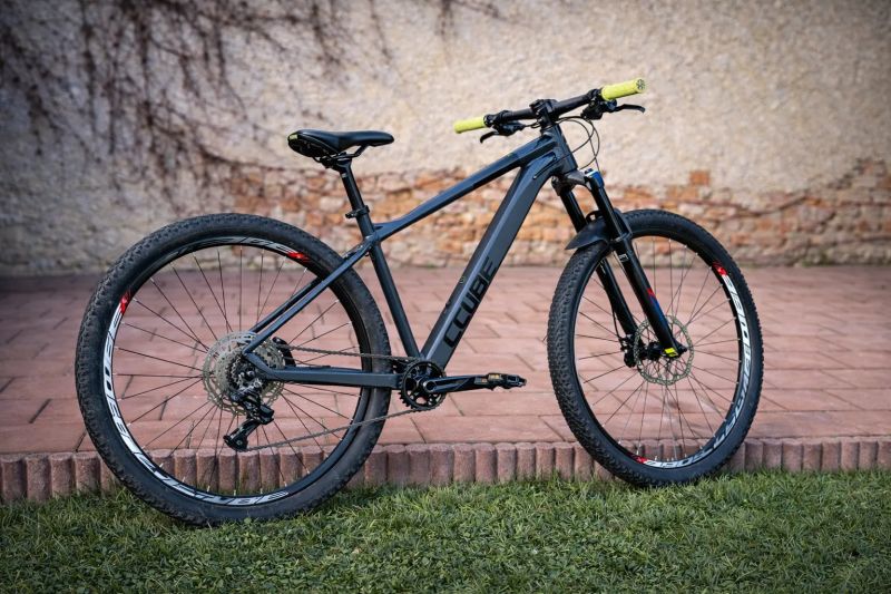 Prodám horské kolo Cube vel. M, 29" kola - poskládáno na zakázku - váha 12 kg