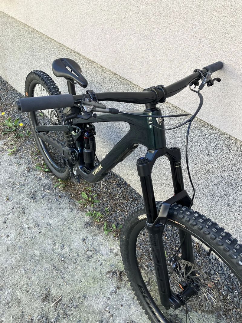 Trek Slash 9.8 GX AxS T-Type tuning stavba