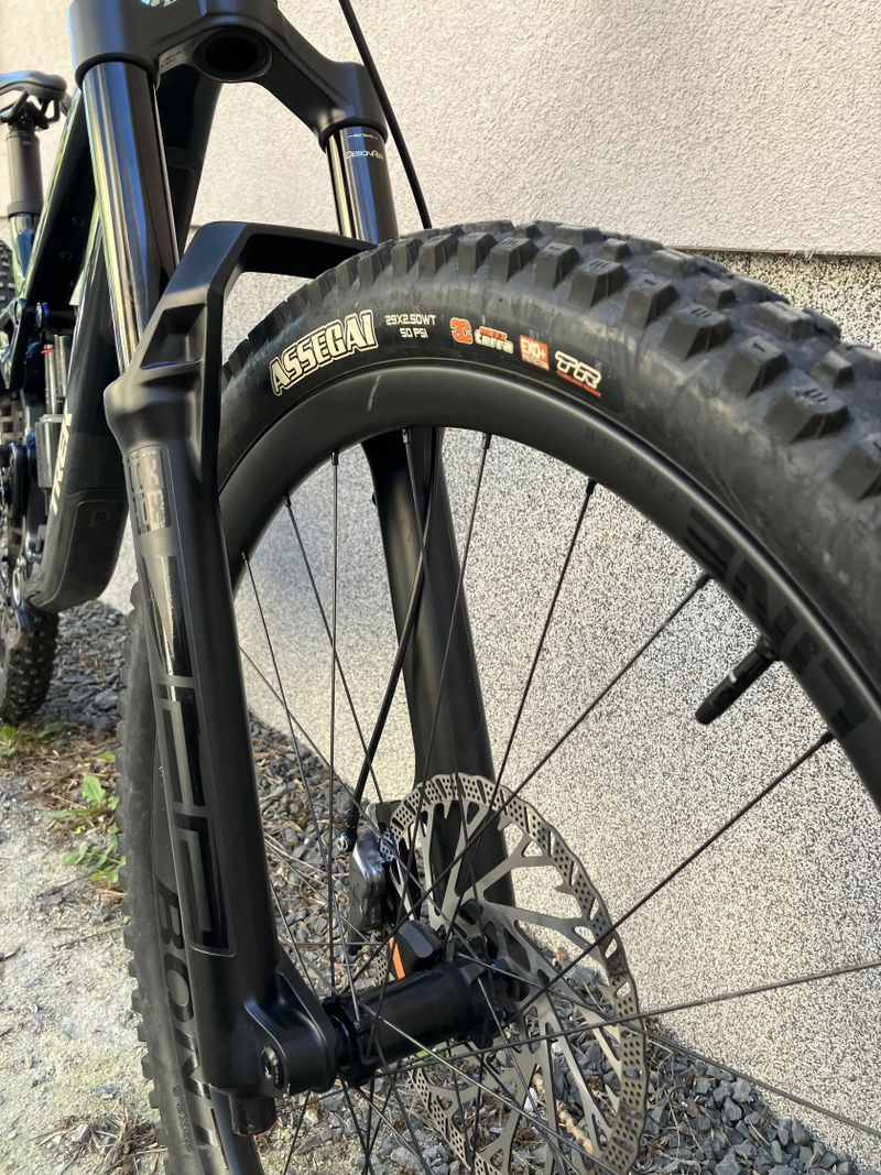 Trek Slash 9.8 GX AxS T-Type tuning stavba