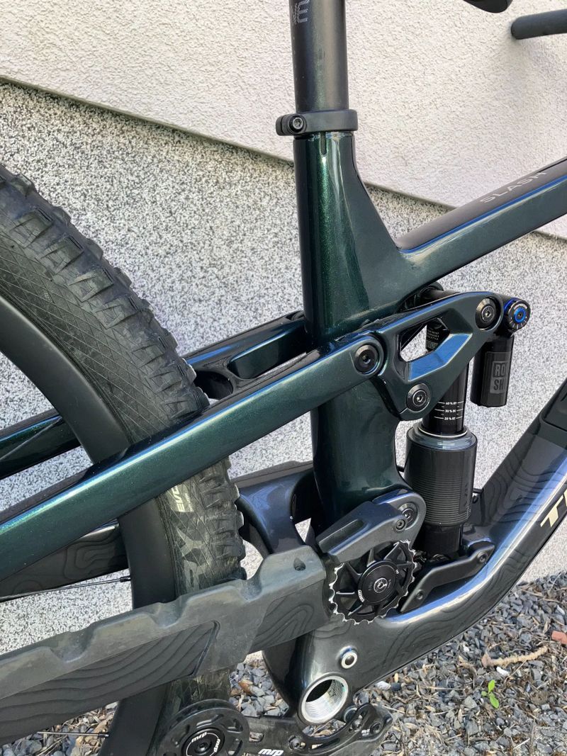 Trek Slash 9.8 GX AxS T-Type tuning stavba