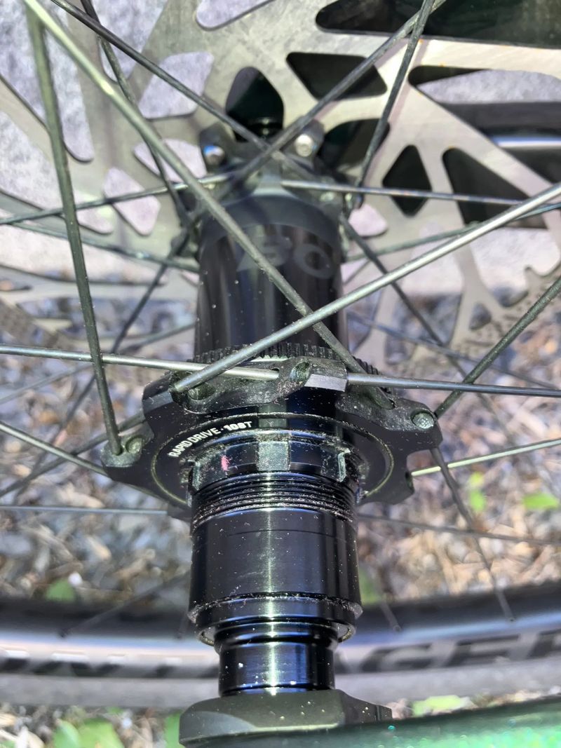 Trek Slash 9.8 GX AxS T-Type tuning stavba