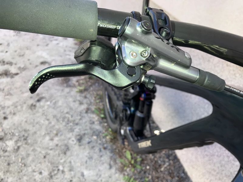 Trek Slash 9.8 GX AxS T-Type tuning stavba