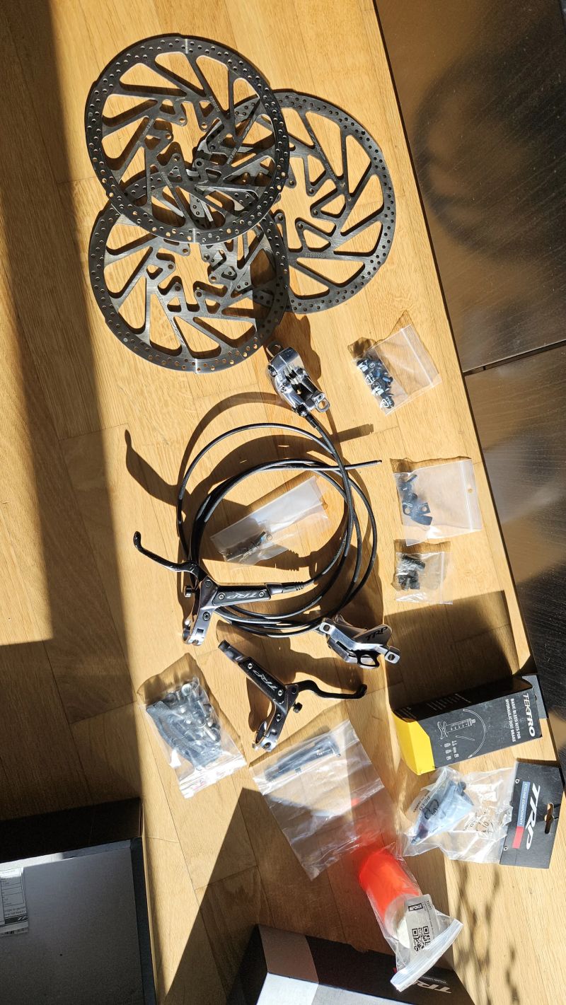 Komplet TRP DHR EVO Silver, 3 kotuce, adaptery, Bleed Kit, olej