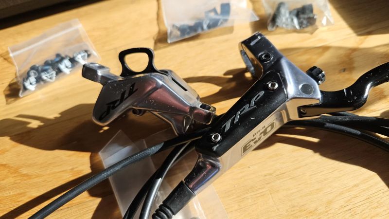 Komplet TRP DHR EVO Silver, 3 kotuce, adaptery, Bleed Kit, olej
