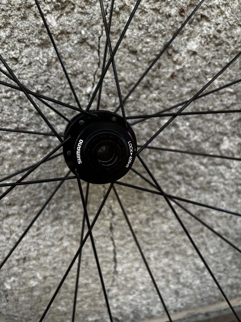 DT Swiss R 470 dB – silniční kola ze Specialized Tarmac SL6, včetně plášťů