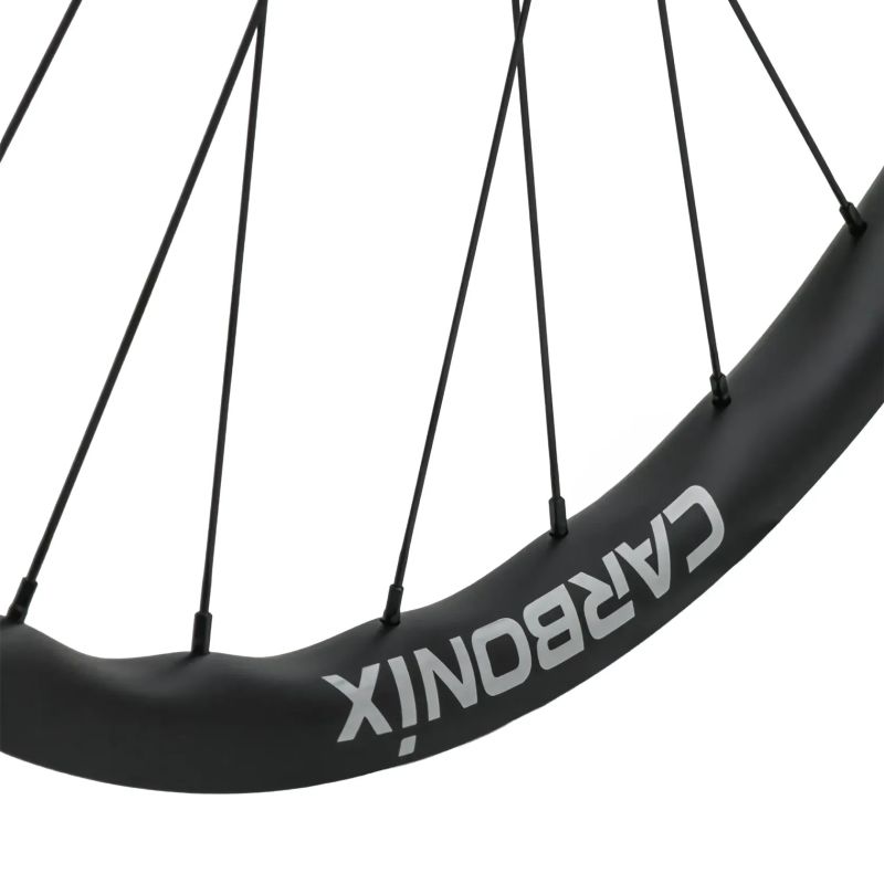 🪶 ULTRA LEHKÁ – MTB karbonová kola Carbonix WAVE 30 XC | zvlněný ráfek | Sapim CX Ray | 1280 g