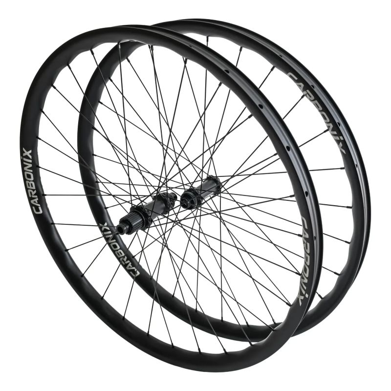 🪶 ULTRA LEHKÁ – MTB karbonová kola Carbonix WAVE 30 XC | zvlněný ráfek | Sapim CX Ray | 1280 g