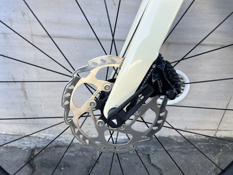Canyon Ultimate CF SL 7, vel.S, 2x12s Shimano 105, karbonová kola, stav nového kola. 