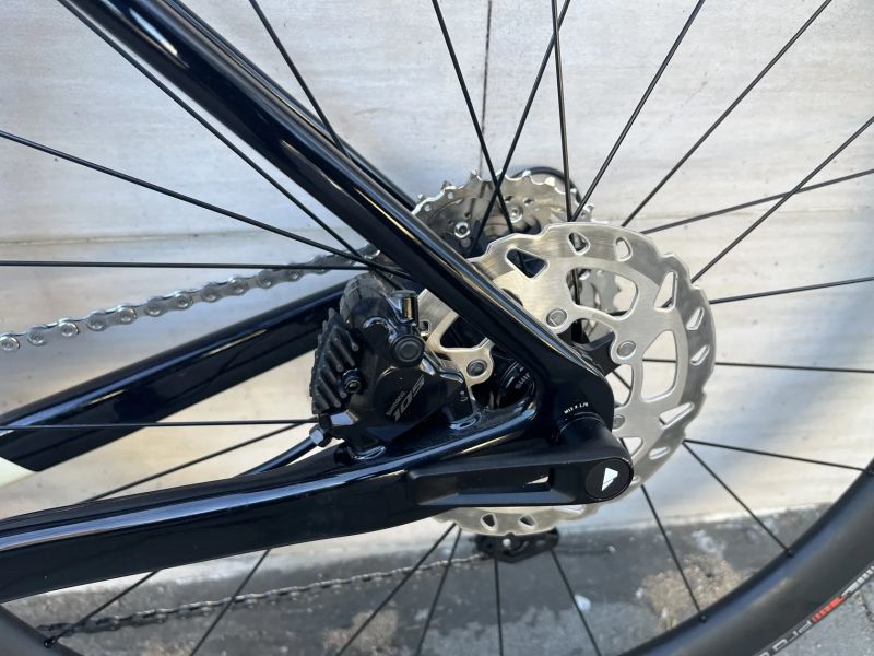 Canyon Ultimate CF SL 7, vel.S, 2x12s Shimano 105, karbonová kola, stav nového kola. 