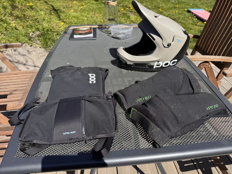 POC Coron Air SPIN Moonstone Grey/Uranium Black Matt XLX