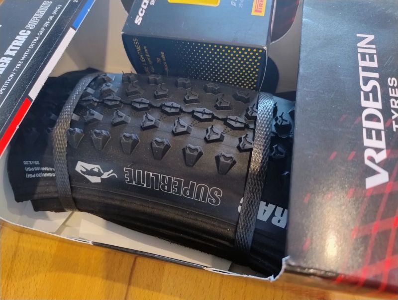 Vredestein X-TRAC Superlite 29x2.20 + Pirelli TPU