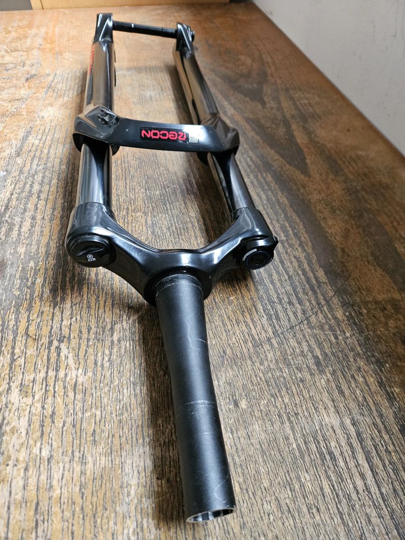 Odpružená vidlice Rock Shox Recon Silver