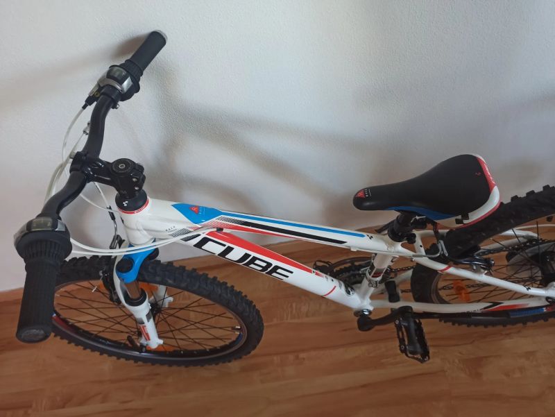 Dětské kolo CUBE RACE 24"