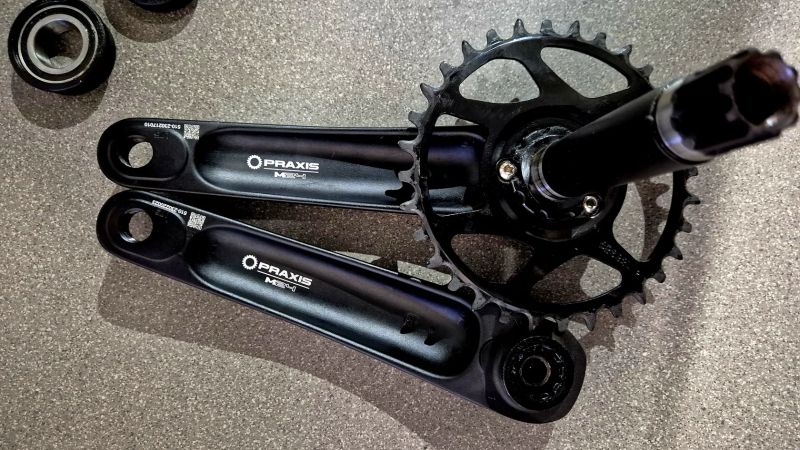 Kliky Praxis Cadet + PressFit střed BB92 + převodník 32T – zánovní