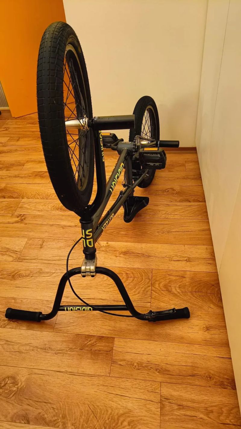 Juniorské BMX kolo Division Blitzer 18" Metal Grey/Polished