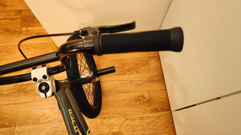 Juniorské BMX kolo Division Blitzer 18" Metal Grey/Polished