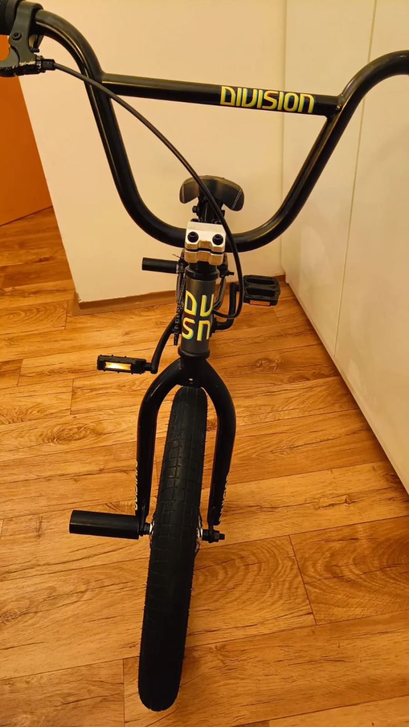 Juniorské BMX kolo Division Blitzer 18" Metal Grey/Polished