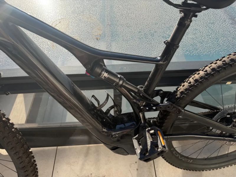 Specialized Turbo LEVO SL 2020 najeto pouze 154km 3cykly akku