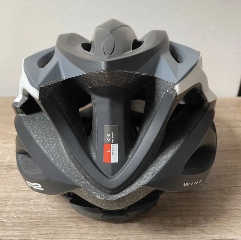 MTB helma R2