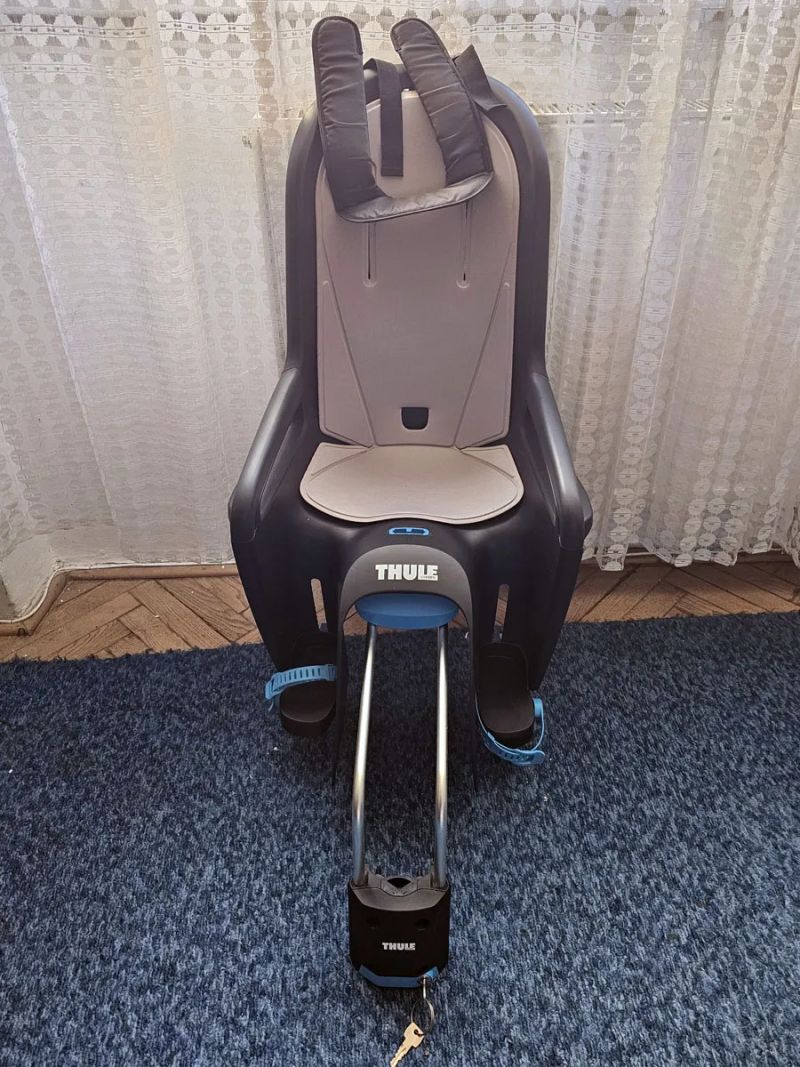 Cyklosedačka Thule RideAlong, barva tmavě šedá