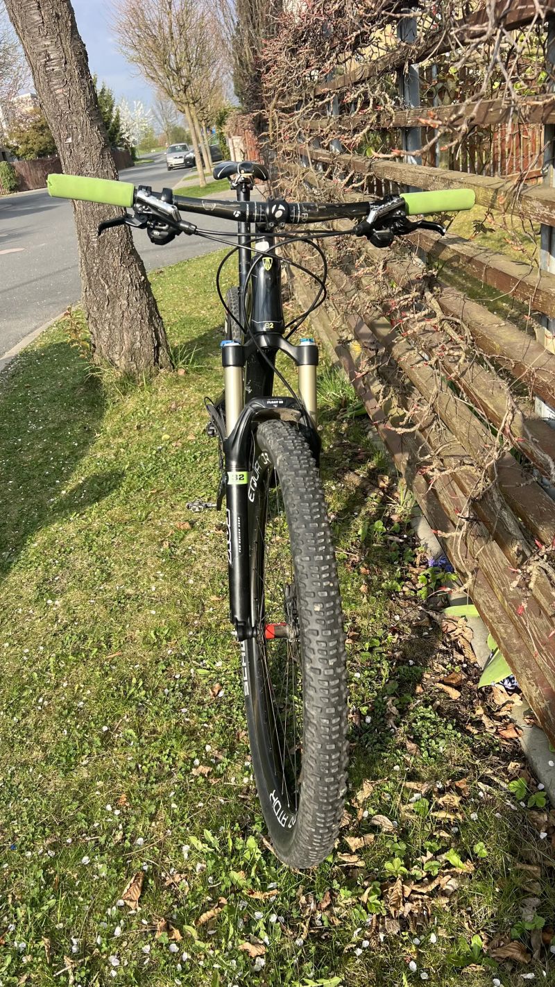 Trek SUPERFLY 100 Elite SL, velikost L; karbonová kola Equator