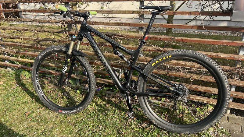 Trek SUPERFLY 100 Elite SL, velikost L; karbonová kola Equator