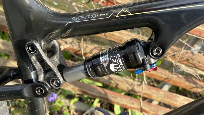 Trek SUPERFLY 100 Elite SL, velikost L; karbonová kola Equator