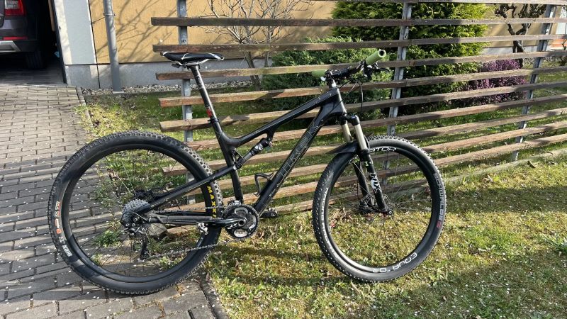 Trek SUPERFLY 100 Elite SL, velikost L; karbonová kola Equator