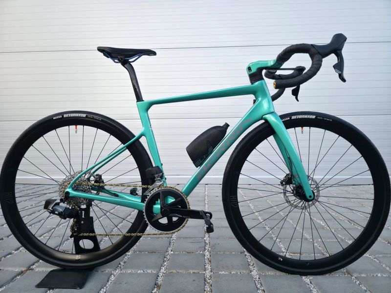 Silniční kolo BERRIA Belador 8 Carbon SRAM Rival AXS 2023 – velikost S / Nové