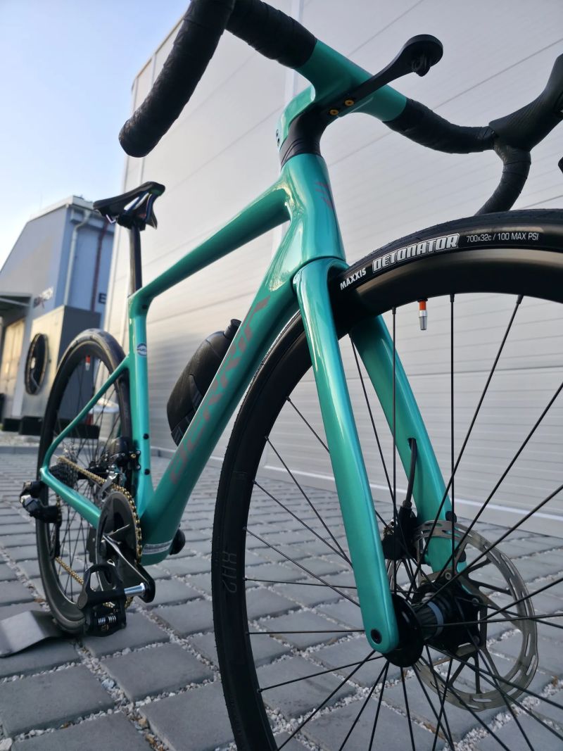 Silniční kolo BERRIA Belador 8 Carbon SRAM Rival AXS 2023 – velikost S / Nové