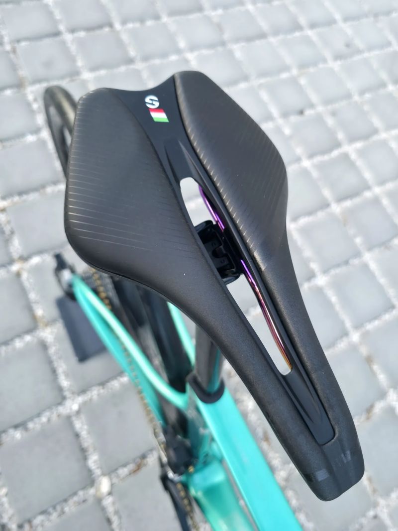 Silniční kolo BERRIA Belador 8 Carbon SRAM Rival AXS 2023 – velikost S / Nové