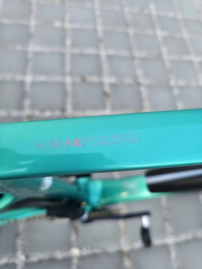 Silniční kolo BERRIA Belador 8 Carbon SRAM Rival AXS 2023 – velikost S / Nové