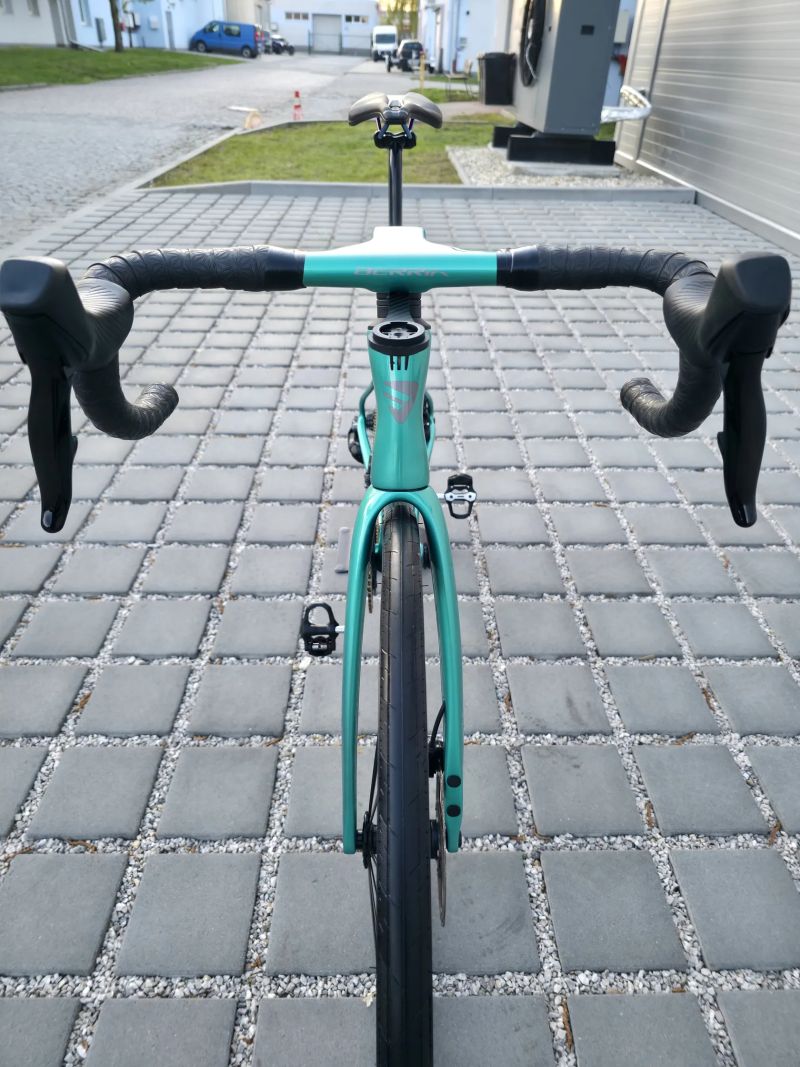 Silniční kolo BERRIA Belador 8 Carbon SRAM Rival AXS 2023 – velikost S / Nové