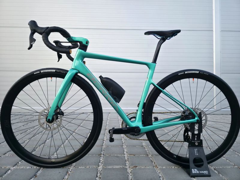 Silniční kolo BERRIA Belador 8 Carbon SRAM Rival AXS 2023 – velikost S / Nové