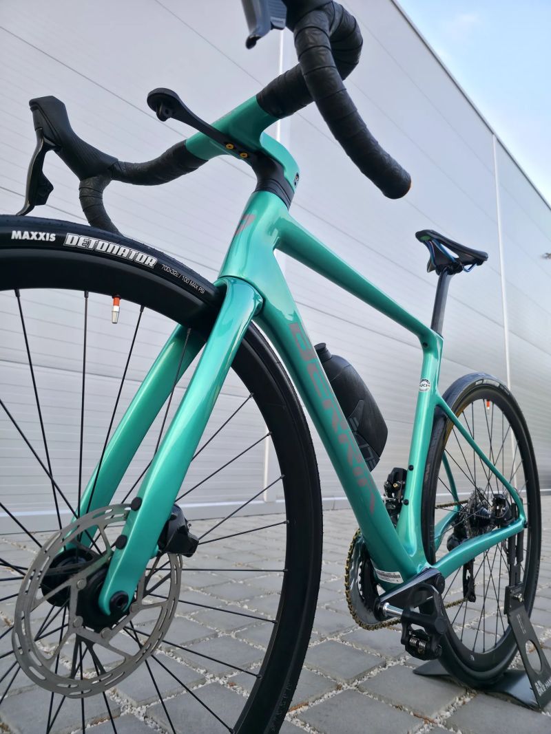 Silniční kolo BERRIA Belador 8 Carbon SRAM Rival AXS 2023 – velikost S / Nové