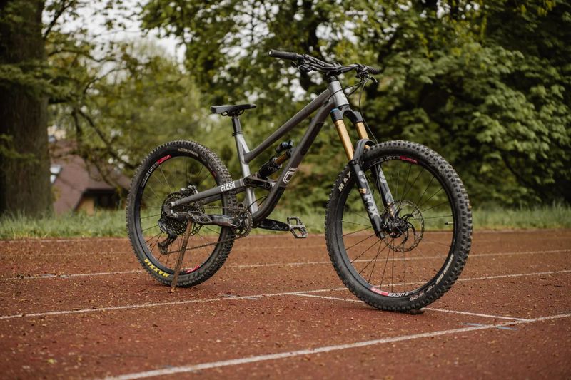 Commencal Clash