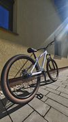 Kellys Whip 30 2025 - DiRT jump