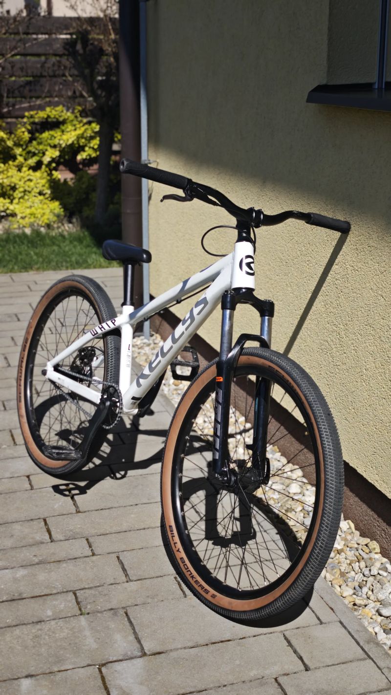 Kellys Whip 30 2025 - DiRT jump