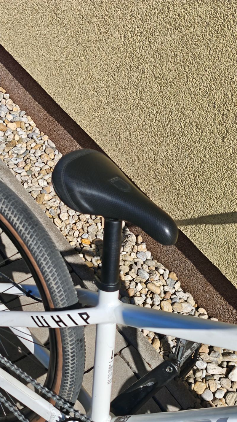 Kellys Whip 30 2025 - DiRT jump