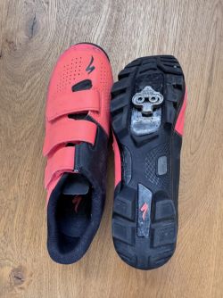 Specialized tretry vel. 38 dívčí na MTB/Gravel