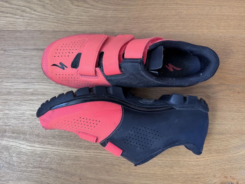 Specialized tretry vel. 38 dívčí na MTB/Gravel
