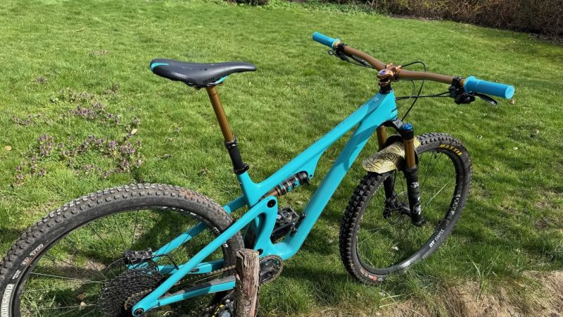 Yeti SB115 C2 – „dream build“, TOP stav, kompletně v kashimě, minimálně jeté