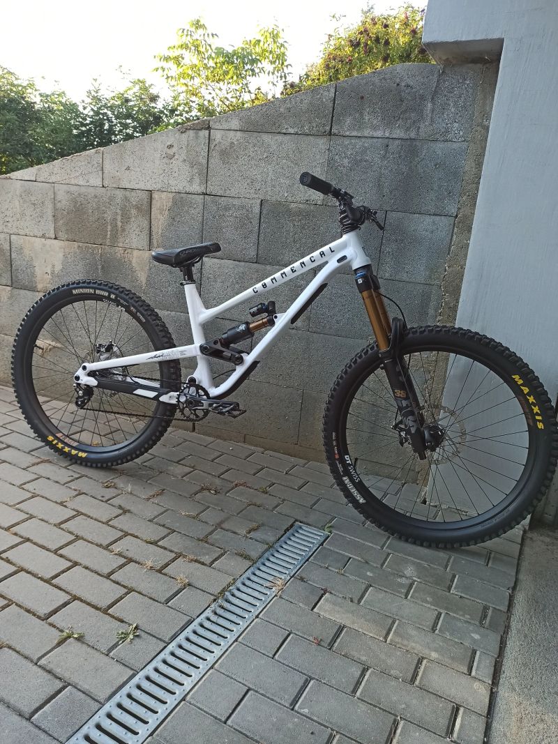 Commencal Clash 2025