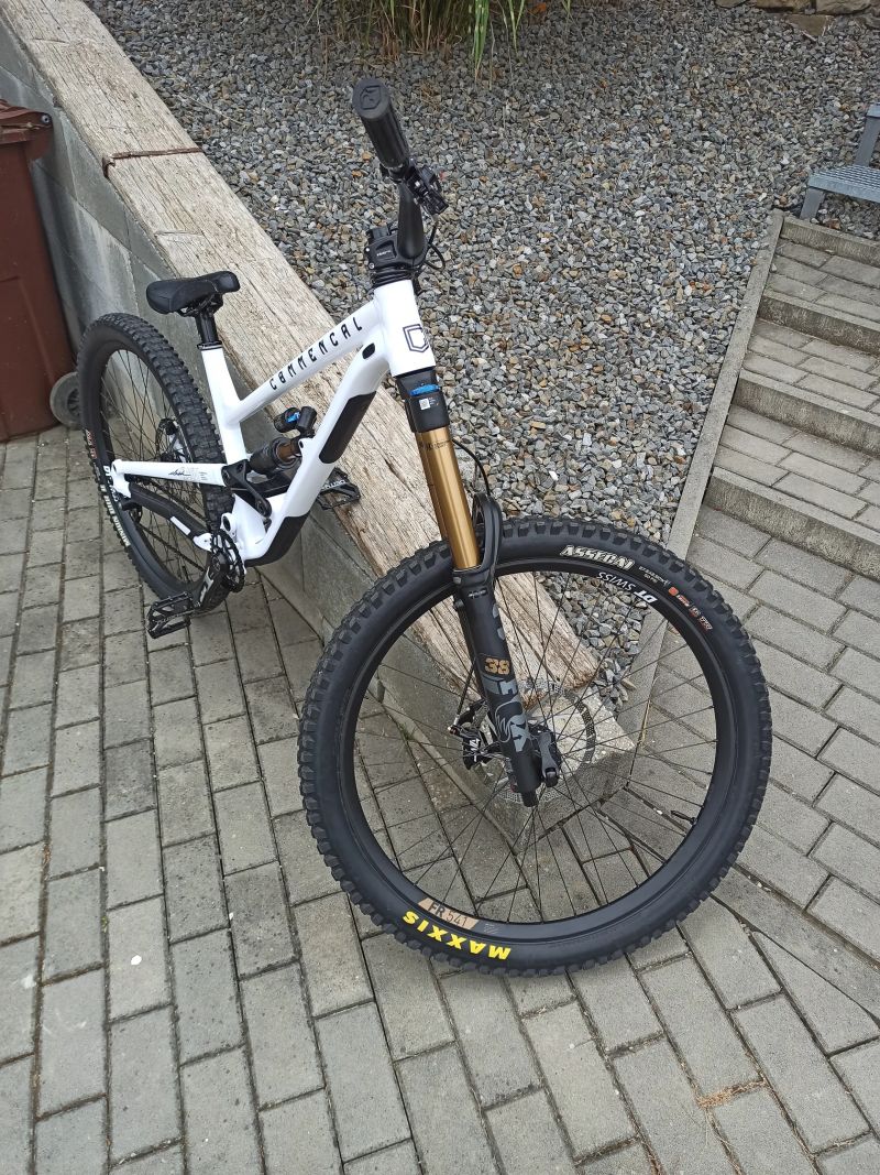 Commencal Clash 2025