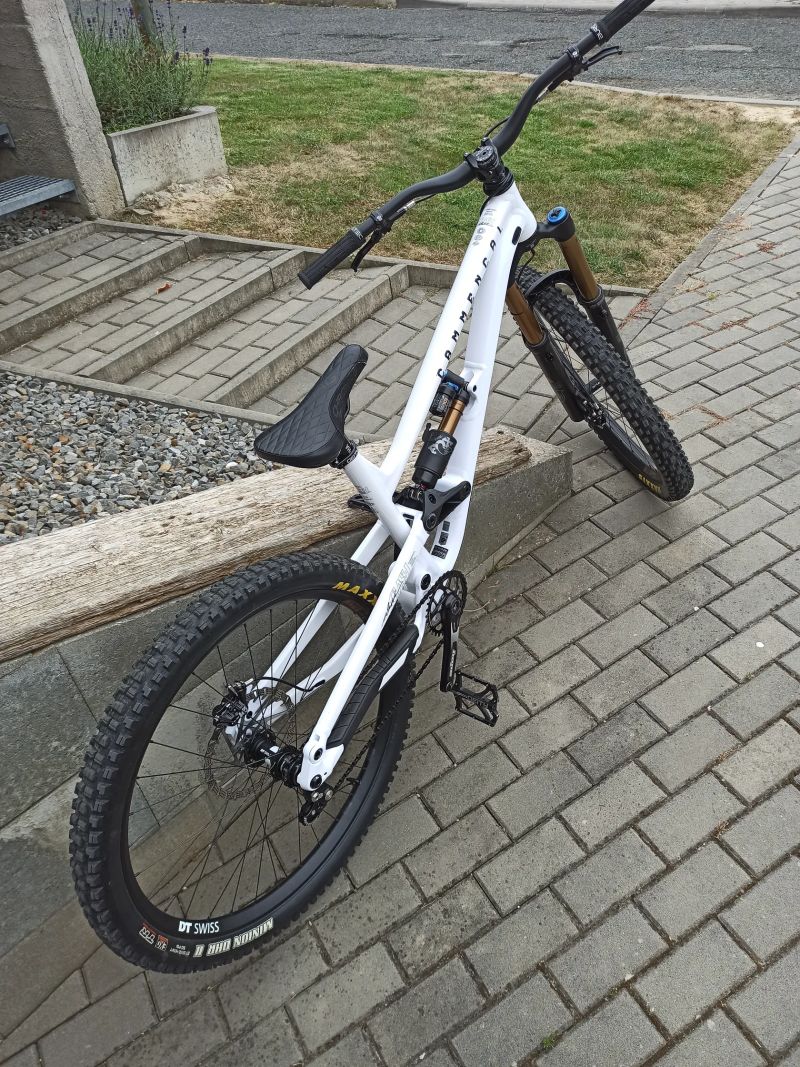 Commencal Clash 2025