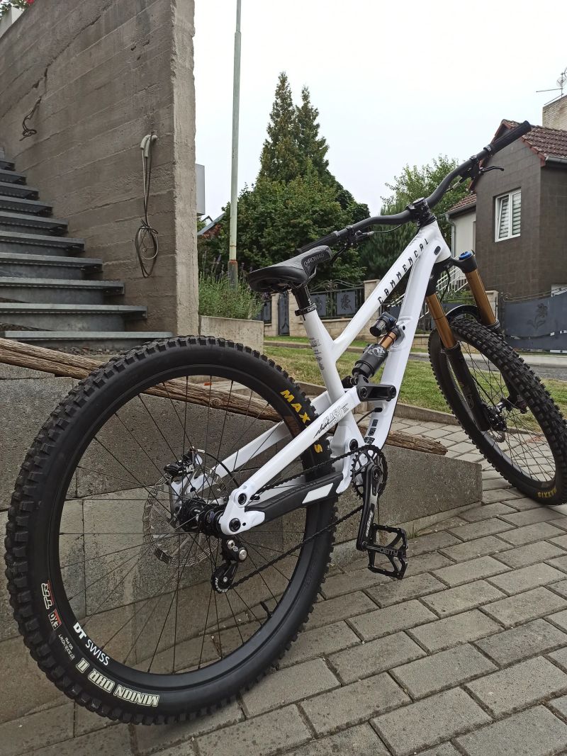 Commencal Clash 2025