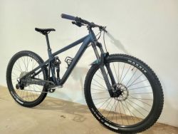 Ghost Riot Trail "Dirty Blue" – Vel. M – 29"