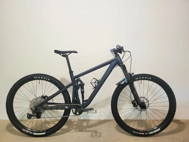Ghost Riot Trail "Dirty Blue" – Vel. M – 29"