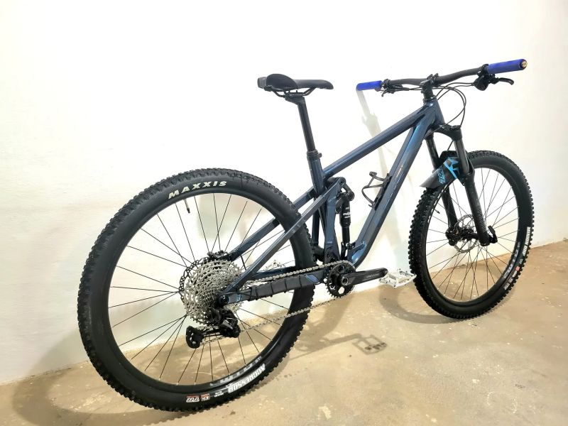 Ghost Riot Trail "Dirty Blue" – Vel. M – 29"